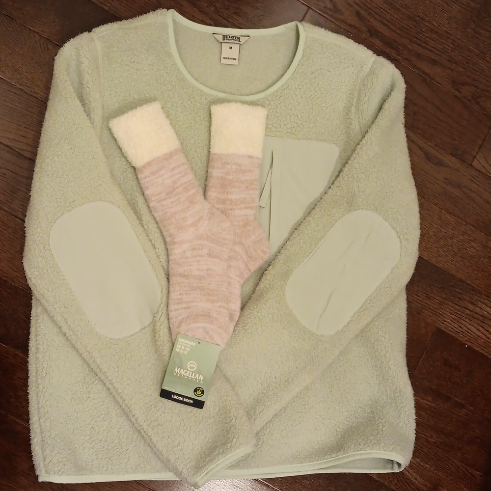 Cozy Duluth Sherpa Sweatshirt With Lodge Socks